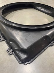 Диффузор радиатора Mercedes Actros MP4 A9605053455 Есть незначительные повреждения 