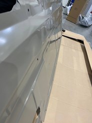 Капот Volvo FH4 82360122 с повреждениями