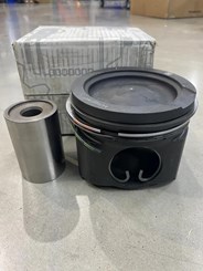 Поршень Mercedes Actros MP4 OM471  A4710303617 с повреждением 