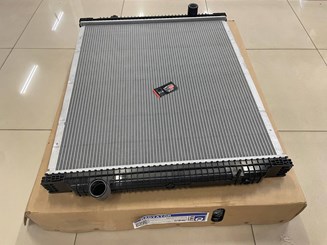 Радиатор системы оxлаждения !без мет.рамки 810x709x40 \RVI Premium (96->)