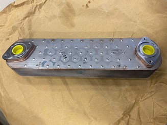 Теплообменник масляный IVECO STRALIS I, STRALIS II F3AE3681A-F3AE3681Y 504180635